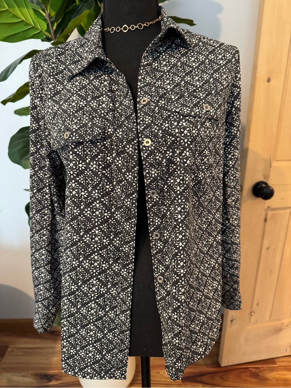 NY Collection Black and White Printed Button-Up Shirt